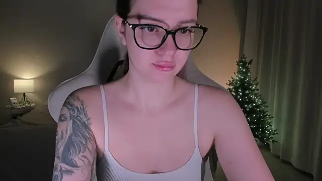 Snapshot of Sonia_moon_ chatting on 12/30/24, 01:37 Sonia moon  online show from 12/30/24, 01:37