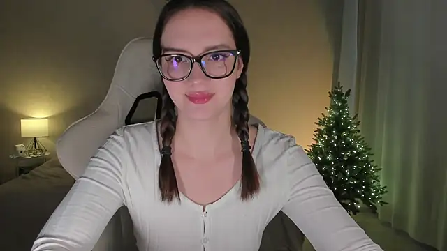 Snapshot of Sonia_moon_ chatting on 12/30/24, 05:15 Sonia moon  online show from 12/30/24, 05:15
