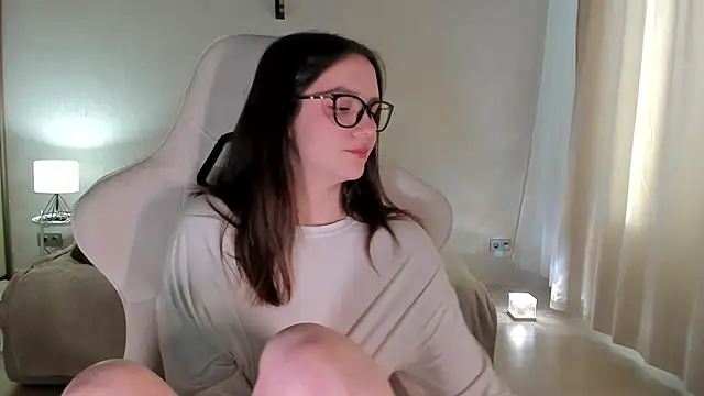 Snapshot of Sonia_moon_ chatting on 01/15/25, 04:36 Sonia moon  online show from 01/15/25, 04:36