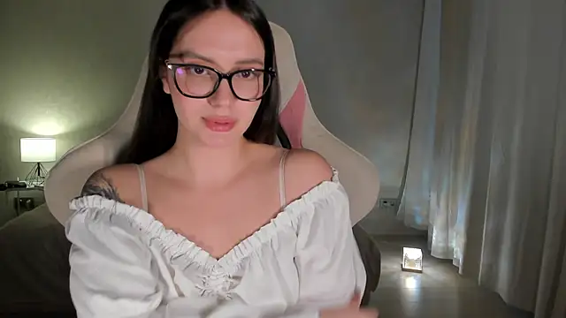 Snapshot of Sonia_moon_ chatting on 01/25/25, 04:23 Sonia moon  online show from 01/25/25, 04:23