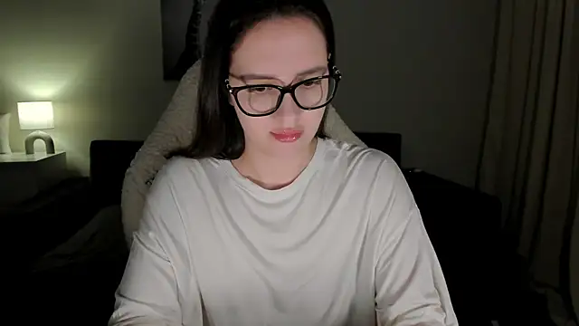 Snapshot of Sonia_moon_ chatting on 03/05/25, 01:21 Sonia moon  online show from 03/05/25, 01:21