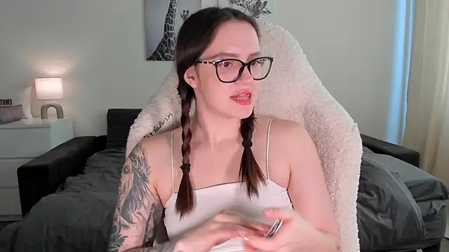Snapshot of Sonia_moon_ chatting on 03/22/25, 05:39 Sonia moon  online show from 03/22/25, 05:39