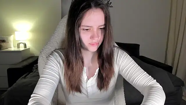 Snapshot of Sonia_moon_ chatting on 03/23/25, 02:04 Sonia moon  online show from 03/23/25, 02:04