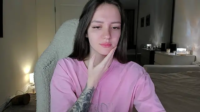 Snapshot of Sonia_moon_ chatting on 10/10/25, 02:32 Sonia moon  online show from 10/10/25, 02:32