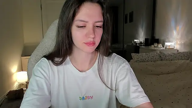 Snapshot of Sonia_moon_ chatting on 10/13/25, 02:22 Sonia moon  online show from 10/13/25, 02:22