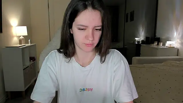Snapshot of Sonia_moon_ chatting on 10/19/25, 02:56 Sonia moon  online show from 10/19/25, 02:56