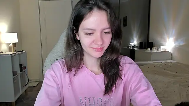 Snapshot of Sonia_moon_ chatting on 10/25/25, 02:41 Sonia moon  online show from 10/25/25, 02:41