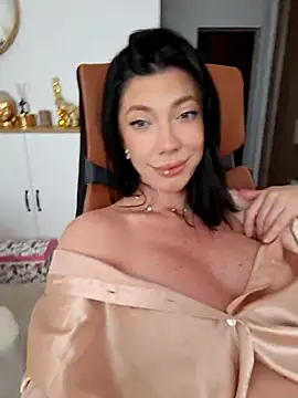 Snapshot of ViviRuth chatting on 10/15/25, 10:37 ViviRuth online show from 10/15/25, 10:37