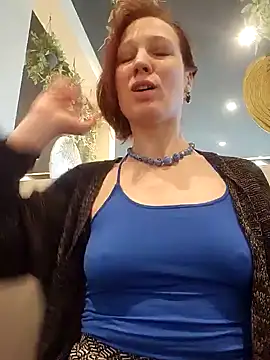 Snapshot of Exhibitionsplit chatting on 01/13/25, 11:52 Exhibitionsplit online show from 01/13/25, 11:52