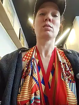 Exhibitionsplit online show from 04/21/26, 09:15