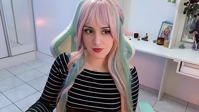Snapshot of Ahrya_ chatting on 07/11/26, 05:04 Ahrya online show from 07/11/26, 05:04