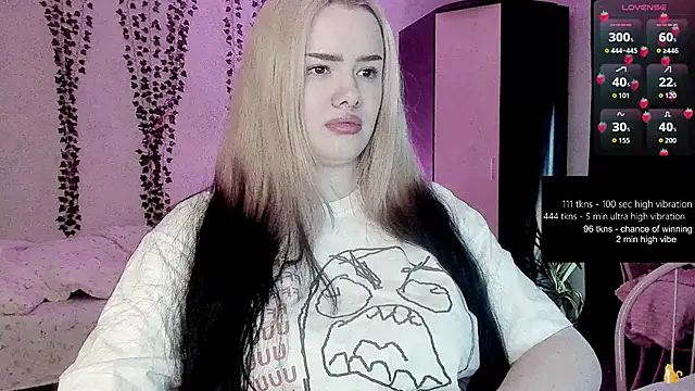 strawberry elfcat online show from 06/02/26, 02:35