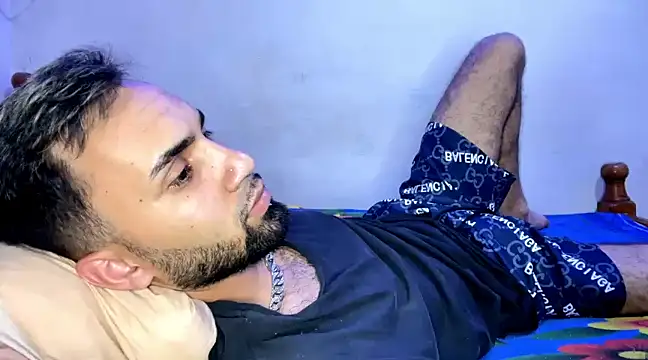 Snapshot of Dar_milk chatting on 01/03/25, 04:55 Dar milk online show from 01/03/25, 04:55