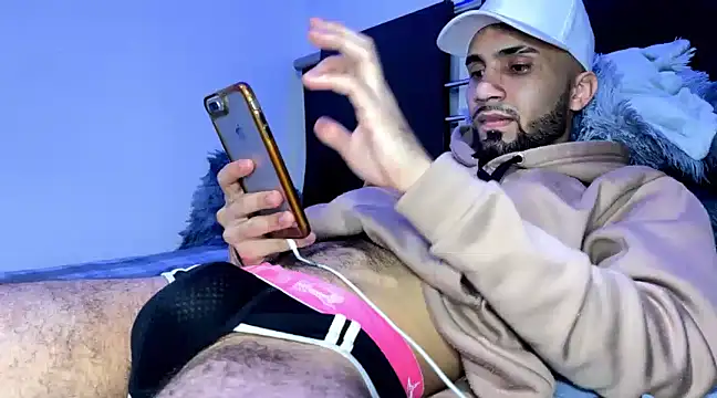 Snapshot of Dar_milk chatting on 03/23/25, 06:05 Dar milk online show from 03/23/25, 06:05