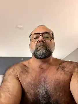 Snapshot of chainjulious chatting on 09/15/25, 12:10 chainjulious online show from 09/15/25, 12:10