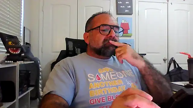 Snapshot of chainjulious chatting on 10/15/25, 04:07 chainjulious online show from 10/15/25, 04:07