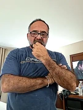 Snapshot of chainjulious chatting on 10/22/25, 11:04 chainjulious online show from 10/22/25, 11:04