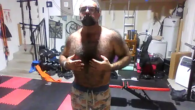 Snapshot of chainjulious chatting on 10/28/25, 12:52 chainjulious online show from 10/28/25, 12:52