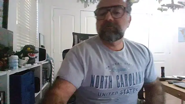 Snapshot of chainjulious chatting on 11/11/25, 01:33 chainjulious online show from 11/11/25, 01:33