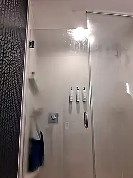 Snapshot of chainjulious chatting on 12/16/25, 06:13 chainjulious online show from 12/16/25, 06:13