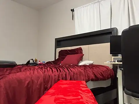 Snapshot of Intokink06 chatting on 09/27/25, 02:49 Intokink06 online show from 09/27/25, 02:49