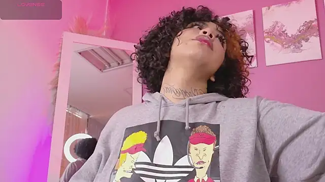 foxxy-lov3 online show from 10/20/25, 11:43