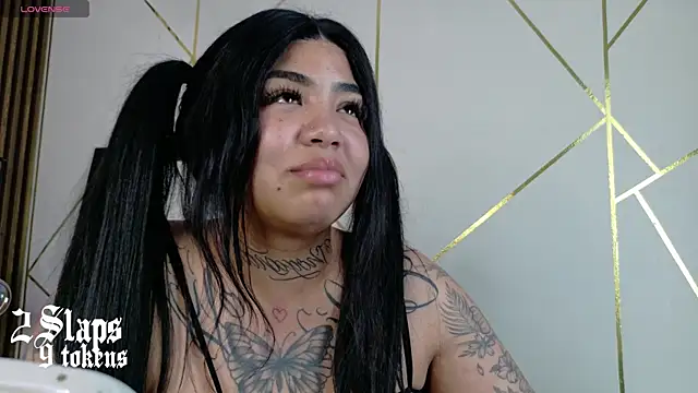 foxxy-lov3 online show from 04/16/26, 10:45