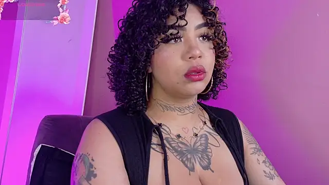 foxxy-lov3 online show from 04/20/26, 02:20