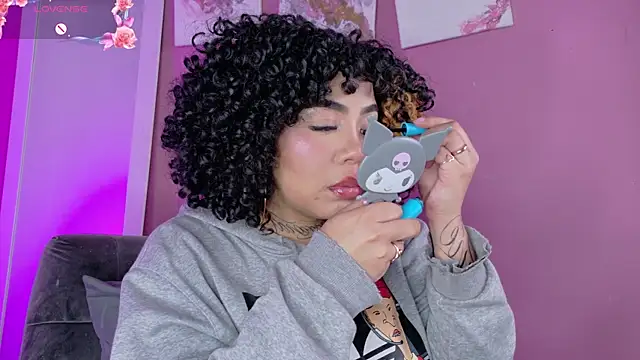 Snapshot of foxxy-lov3 chatting on 05/25/26, 01:39 foxxy-lov3 online show from 05/25/26, 01:39