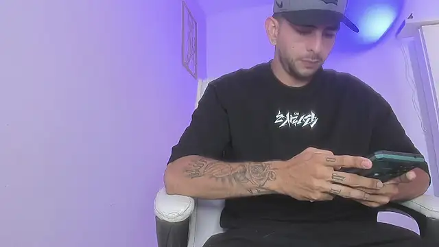 Snapshot of Ethan_mullers chatting on 01/19/25, 06:32 Ethan mullers online show from 01/19/25, 06:32