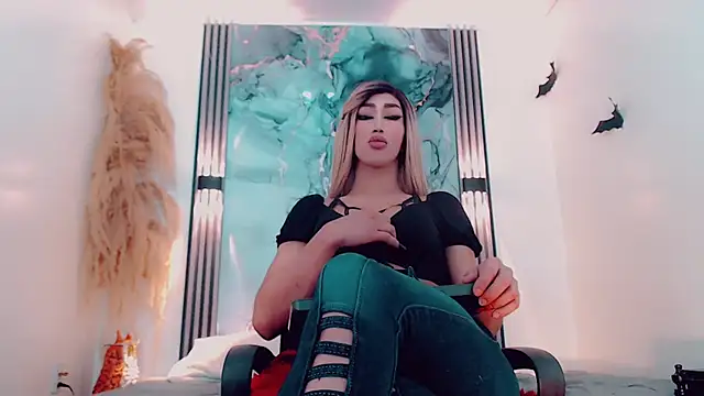 hilary rodriguez online show from 10/03/25, 07:33