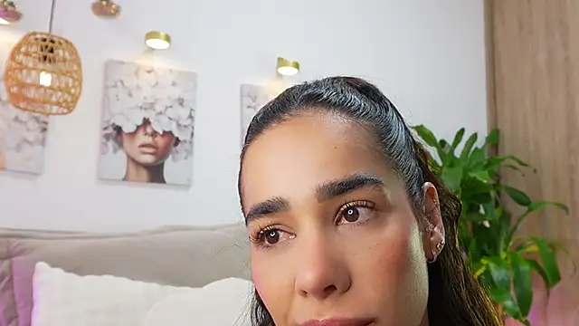 Snapshot of katie_cruz chatting on 06/24/26, 11:09 katie cruz online show from 06/24/26, 11:09