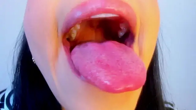 dominique21  online show from 10/21/25, 11:38