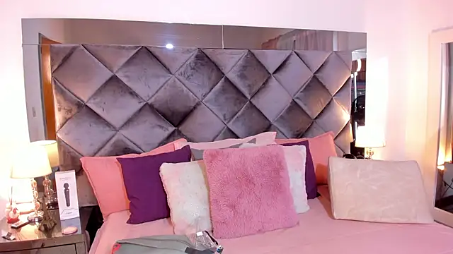 sofhiaa adaams online show from 02/14/25, 05:03