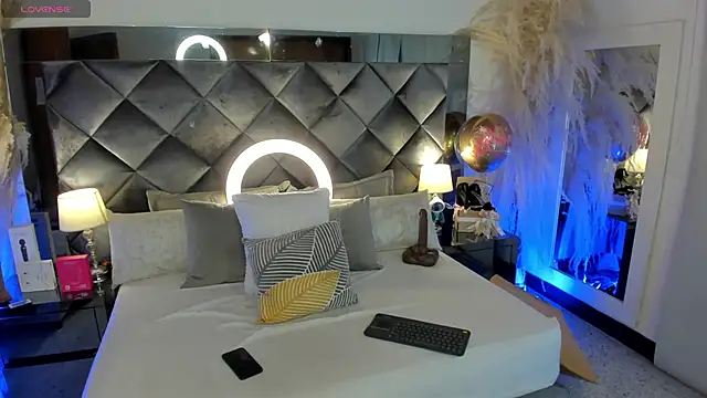 sofhiaa adaams online show from 10/07/25, 10:07