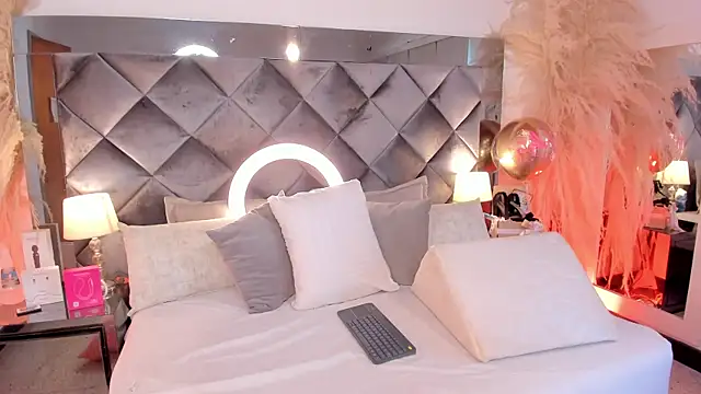 sofhiaa adaams online show from 10/12/25, 04:39