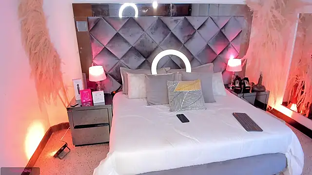 sofhiaa adaams online show from 10/14/25, 09:48