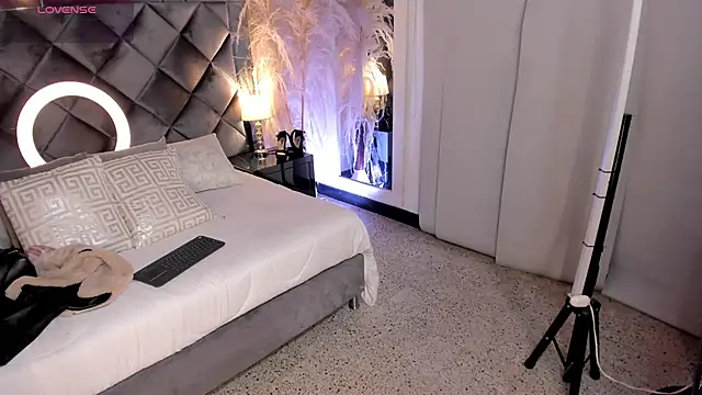 sofhiaa adaams online show from 10/23/25, 10:08