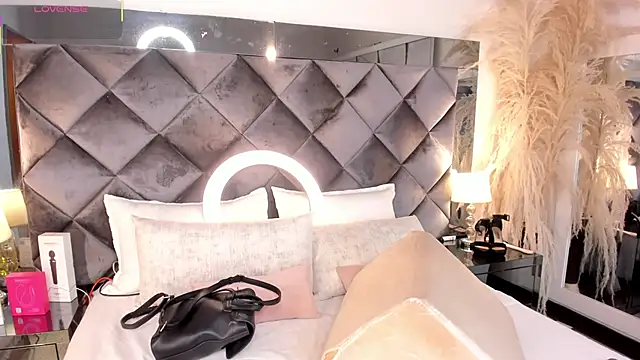 sofhiaa adaams online show from 11/14/25, 10:18