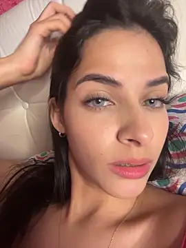 Snapshot of violetta-brown1 chatting on 11/13/25, 04:55 violetta-brown1 online show from 11/13/25, 04:55