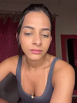 Snapshot of violetta-brown1 chatting on 12/04/25, 02:10 violetta-brown1 online show from 12/04/25, 02:10