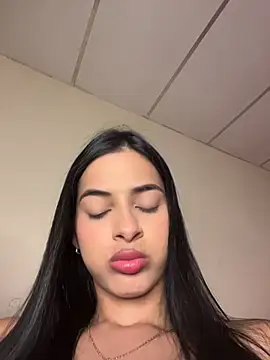 Snapshot of violetta-brown1 chatting on 07/18/26, 01:21 violetta-brown1 online show from 07/18/26, 01:21