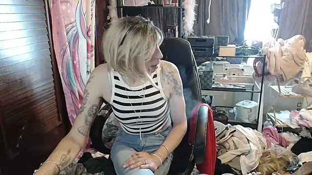 Ombeline1 online show from 10/31/25, 11:55