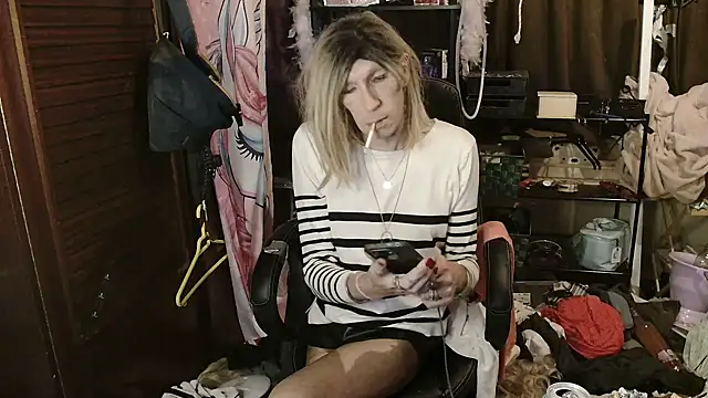 Ombeline1 online show from 11/18/25, 09:52