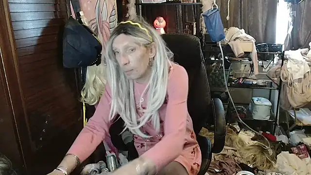 Ombeline1 online show from 12/02/25, 12:10