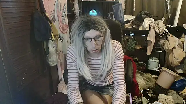 Ombeline1 online show from 12/18/25, 08:20