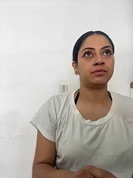 Snapshot of Juana19 chatting on 10/18/25, 04:30 Juana19 online show from 10/18/25, 04:30