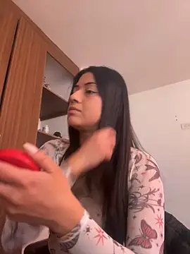 Snapshot of Juana19 chatting on 10/24/25, 02:57 Juana19 online show from 10/24/25, 02:57