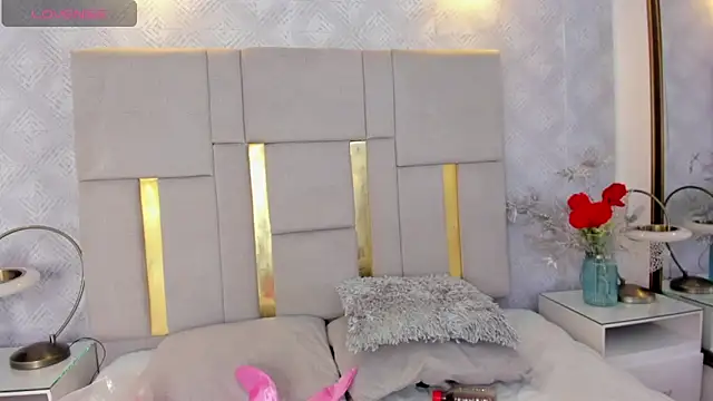 Camilaa Sanchez  online show from 10/28/25, 11:03