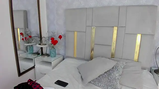 Camilaa Sanchez  online show from 11/12/25, 12:16